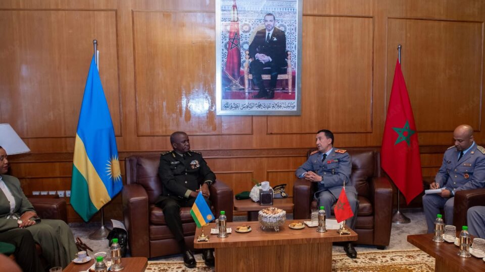 بريظ يجري مباحثات مع رئيس أركان القوات البرية الرواندية