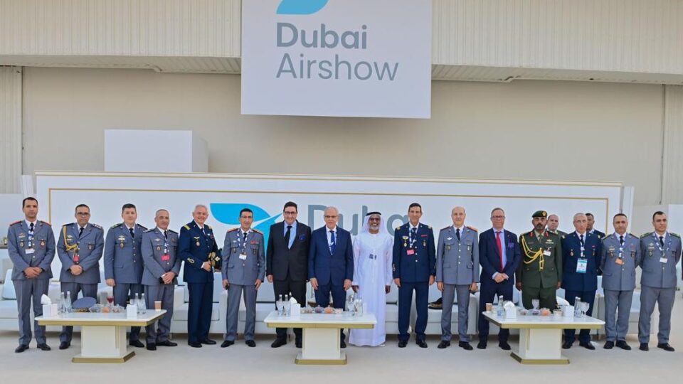 لوديي وبريظ يقودان وفدا من القوات المسلحة الملكية إلى معرض دبي للطيران