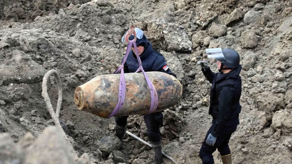 إزالة قنبلة من الحرب العالمية الثانية ببلغراد