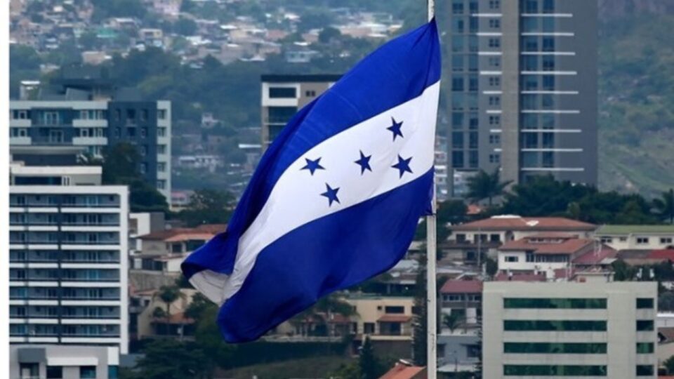 رئيسة هندوراس تندد بتزوير الانتخابات وتدخل ترامب