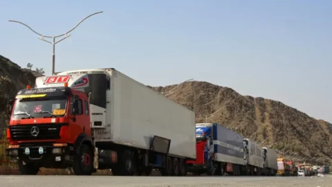 باكستان تفتح حدودها مع أفغانستان لإدخال المساعدات