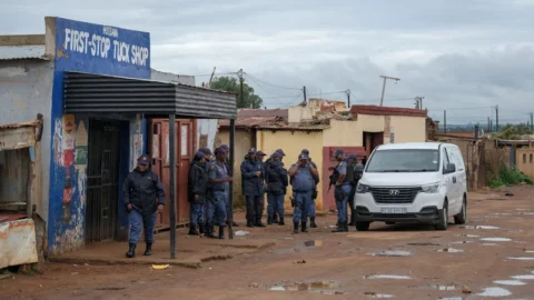 9 قتلى في إطلاق نار بجنوب إفريقيا