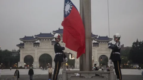 واشنطن توافق على صفقة أسلحة إلى تايوان