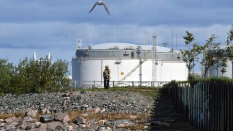 الاتحاد الأوروبي يعتزم حذرا كاملا للغاز الروسي