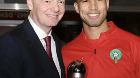 أشرف حكيمي يتسلم جائزة “فيفا – ذا بيست 2025 “الخاصة بالتشكيلة المثالية