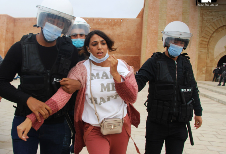 إدانة واسعة لاعتقال الأستاذة نزهة مجدي ومطالب بالإفراج الفوري عنها