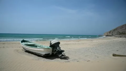 وفاة ثلاثة سياح فرنسيين في انقلاب قارب قبالة سواحل سلطنة عمان