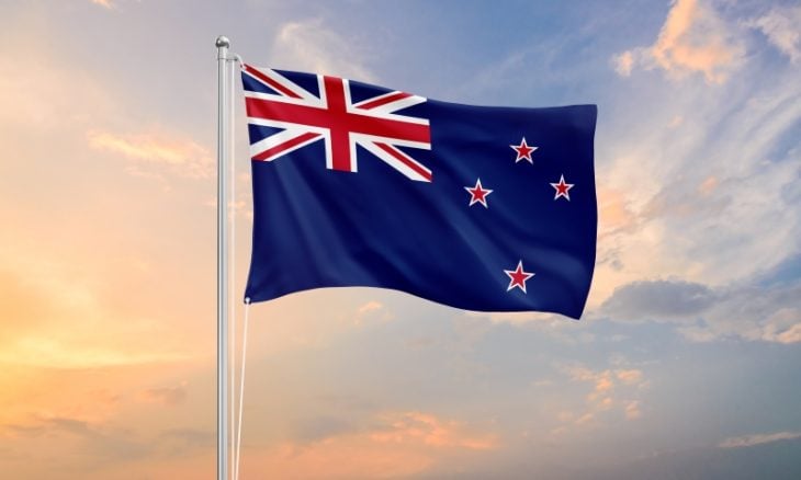 نيوزيلندا تعلن إغلاق سفارتها في إيران وإجلاء دبلوماسييها