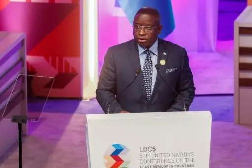 رئيس سيراليون يتقد م باعتذار من ضحايا الحرب الأهلية