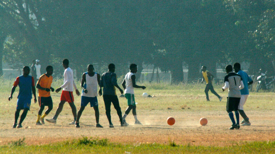 نيجيريا.. بلاد بين الثروة والفقر وكرة القدم