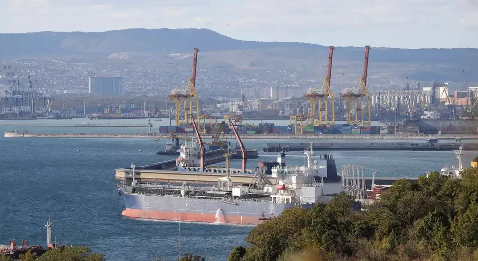 وزير الخارجية الفرنسي يدعو لمكافحة الأسطول الشبح الروسي