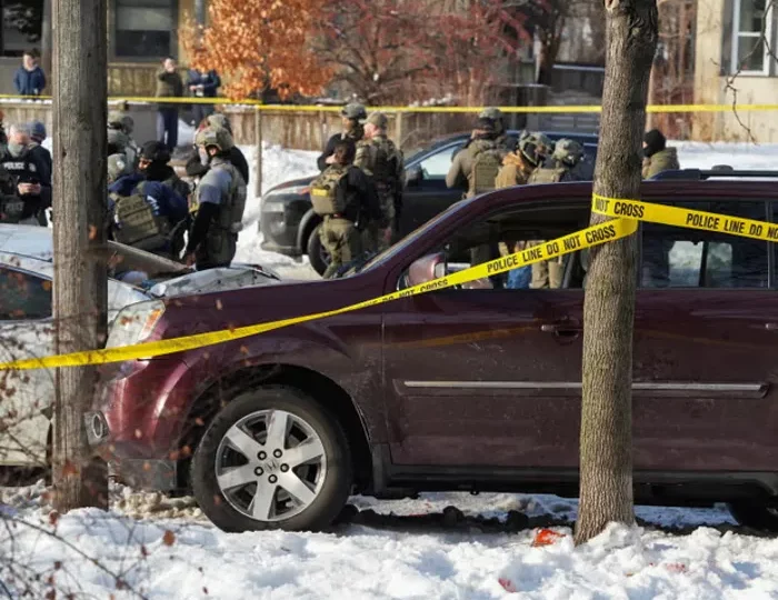 شرطي أمريكي يقتل سيدة على متن سيارتها في مينيابوليس