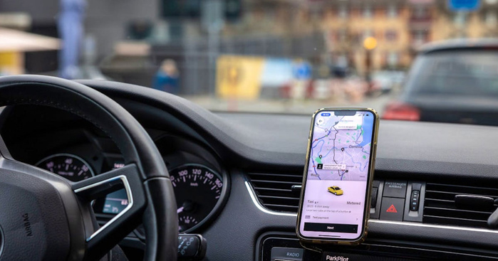 بعد ارتفاع الإقبال عليها تزامنا مع “الكان”.. دعوات لحسم ملف تطبيقات النقل