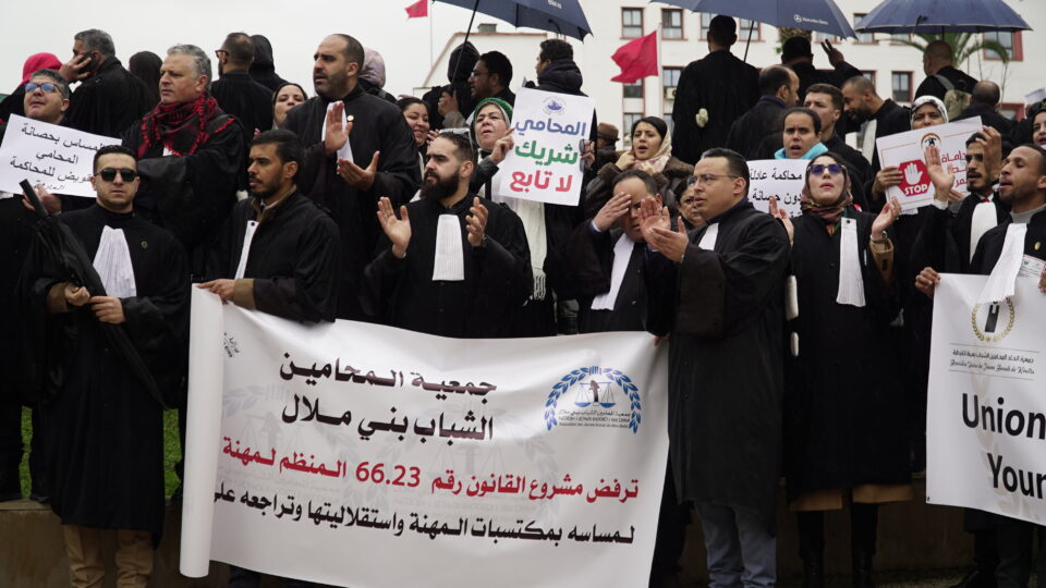 “وهبي ارحل”.. المحامون يحتجون أمام وزارة العدل رفضًا لمشروع قانون المهنة