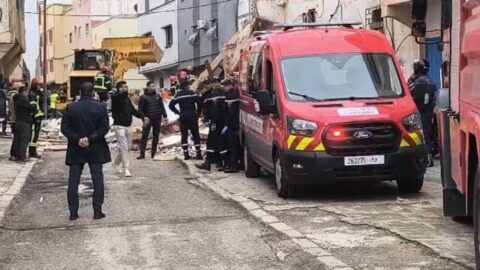 مصرع شخصين في انهيار منزلين بحي العكاري في الرباط