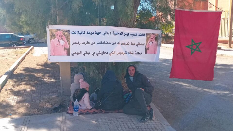 من أشغال جماعية إلى حجز الشاحنة.. قصة اعتصام مواطن أمام ولاية درعة تافيلالت