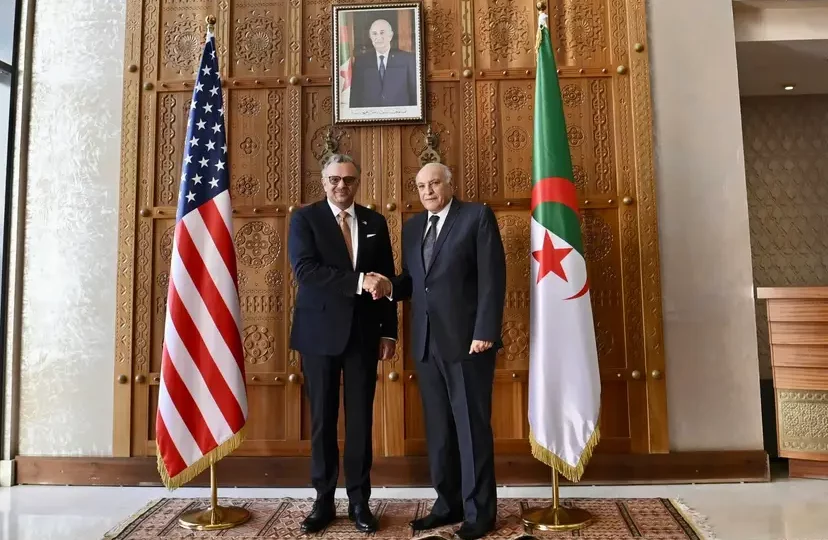 مستشار ترامب يصل للجزائر ويجري مباحثات مع عطاف