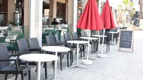 الزيادات أثناء بث مبارايات “الكان”.. مقاهي البيضاء فرح كروي بطعم الغلاء