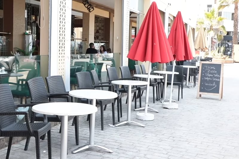 الزيادات أثناء بث مبارايات “الكان”.. مقاهي البيضاء فرح كروي بطعم الغلاء