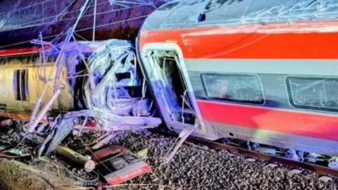 تصادم قطارين في إسبانيا يخلف 39 قتيلا في حصيلة مؤقتة