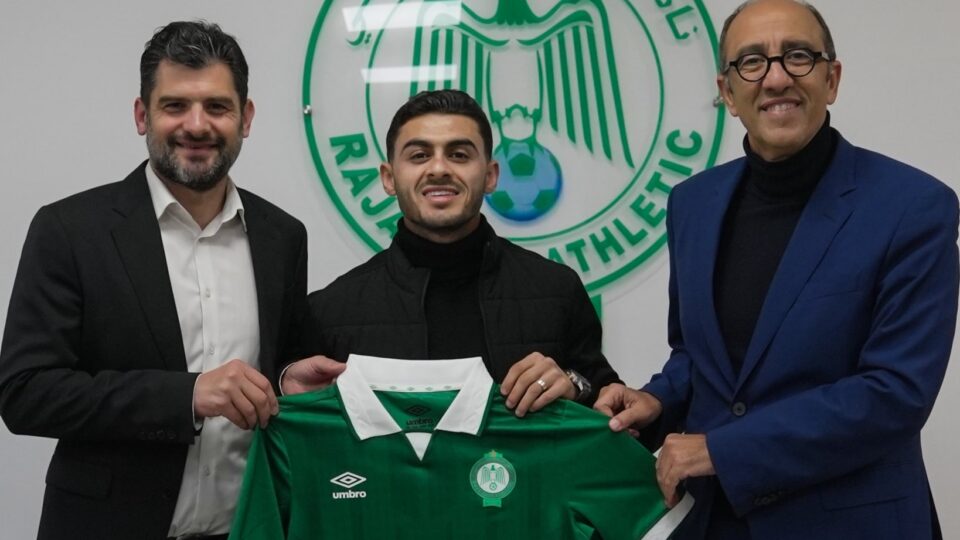 شرارة في القلعة الخضراء.. الرجاء يعزز صفوفه بضم محمد أبو زريق وأيووسي