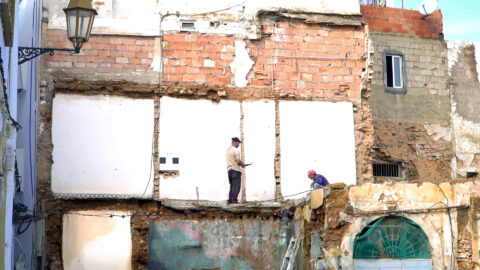 يوميات العيش تحت تهديد السقوط.. حكايات “المنسيّين” في سلا القديمة