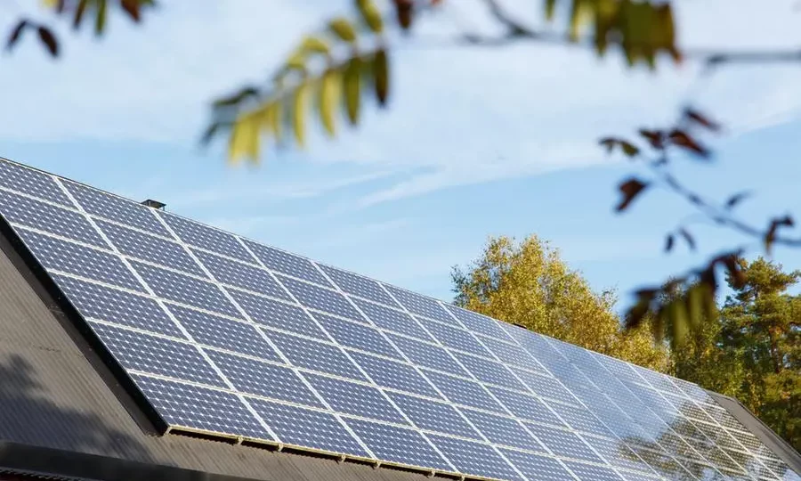 الأكبر من نوعه بإفريقيا.. 500 ميغاواط من الطاقة الشمسية فوق منازل المغاربة