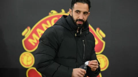 مانشستر يونايتد يقيل مدربه البرتغالي روبن أموريم