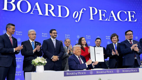 ترامب يوقع الميثاق التأسيسي لـ “مجلس السلام” في دافوس