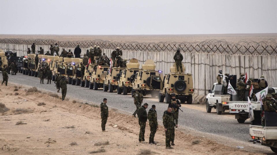 أوروبيون بين 150 معتقلا بارزا من تنظيم “داعش” نقلوا من سوريا إلى العراق