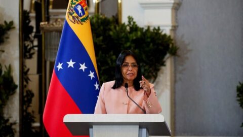 الجيش الفنزويلي يعترف بديلسي رودريغيز رئيسة بالوكالة