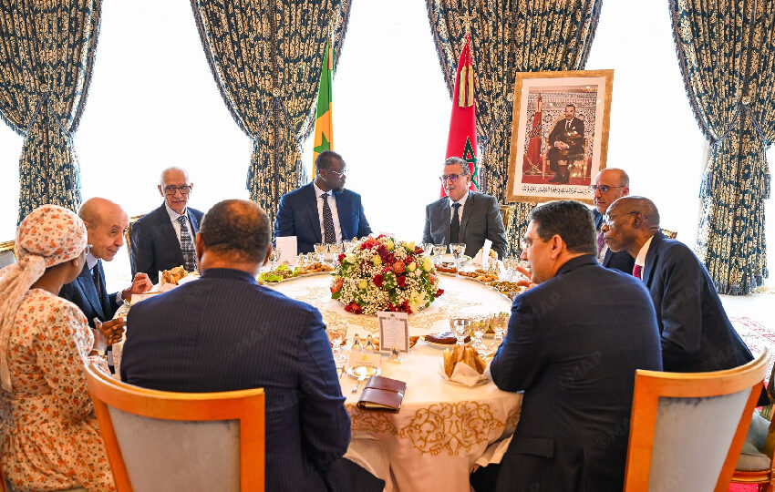 الملك يقيم مأدبة غداء على شرف الوزير الأول السنغالي والوفد المرافق له