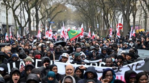 تظاهرة للمطالبة بـ”العدالة” لموريتاني قضى أثناء احتجازه في باريس