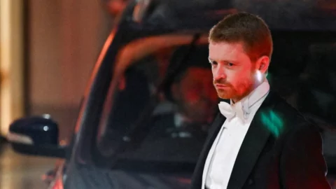 استقالة مدير مكتب ستارمر على خلفية الصلة بين سفير بريطاني سابق وإبستين