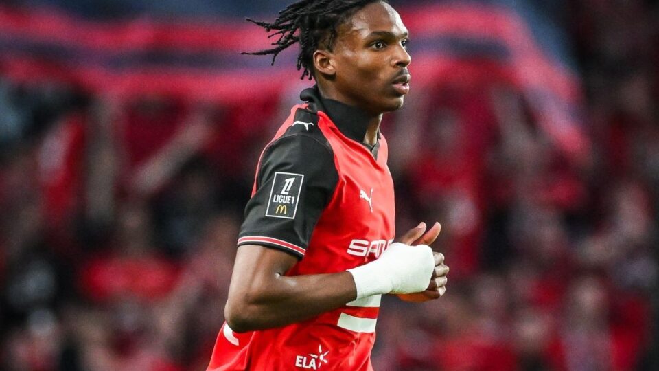 ليفربول يضم المدافع الفرنسي جيريمي جاكيه قادما من رين