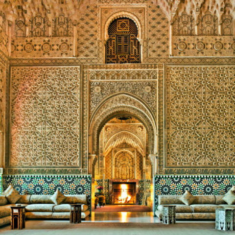 تحويلات بملايين الدولارات.. تحقيق يكشف محاولة إبستين شراء فندق فاخر في مراكش