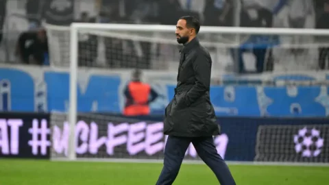 بنعطية يعلن تنحيه عن منصبه كمدير رياضي لمارسيليا