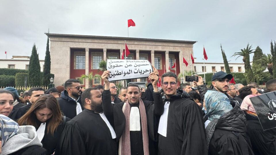 نقيب سابق محذرًا المحامين البرلمانيين: اصطفوا مع مهنتكم الولاية التشريعية مؤقتة