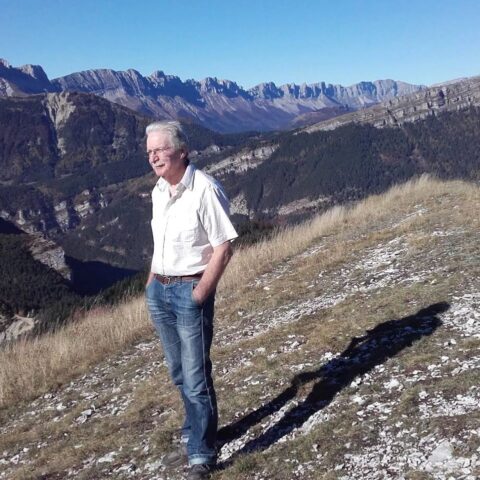 منها 10 سنوات بالمغرب.. مذكرات “بيدوفيل” فرنسي تكشف اعتداءه على 89 طفلا خلال 6 عقود