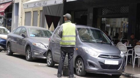 جماعة سطات تقرر مجانية مؤقتة لمواقف السيارات بالمدينة