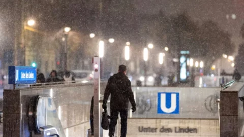 إضراب عم الي يشل حركة النقل العام في ألمانيا