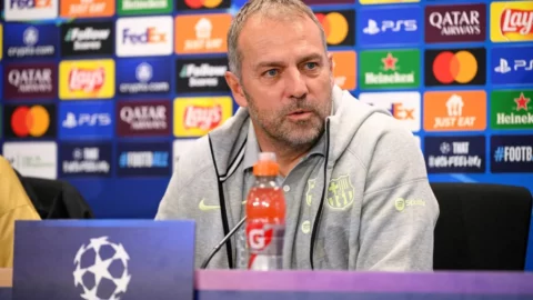 فليك يرحب بعودة بيدري وراشفورد إلى تمارين برشلونة