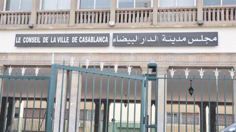 موظفو جماعة البيضاء يطالبون الرميلي باجتماع مستعجل لصرف مستحقات عالقة منذ سنتين