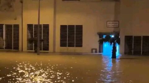 قطعت طرقا وحاصرت أحياء سكنية.. أمطار غزيرة تُغرق مدينة طنجة