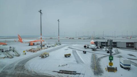 “الجليد الأسود” يتسبب في استمرار توقف حركة الطيران بمطار برلين