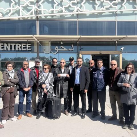 بعد منعه من السفر.. المعطي منجب يدخل في إضراب عن الطعام