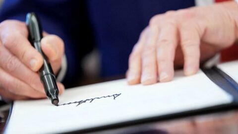 العملات الورقية الأميركية الجديدة ستحمل توقيع ترامب