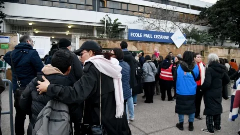 القضاء الاستعجالي بـ”مونتروي” يرفض طلبات بتعليق رسوم “المدارس الفرنسية”