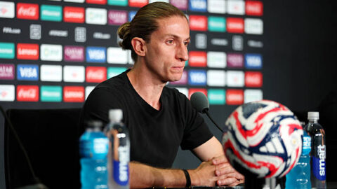 فلامنغو يقيل مدربه فيليبي لويس بعد الفوز 8-0