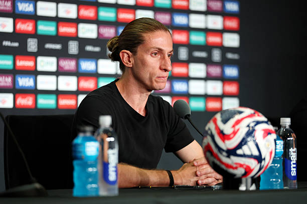 فلامنغو يقيل مدربه فيليبي لويس بعد الفوز 8-0